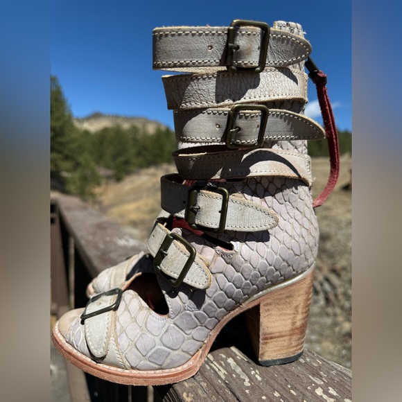 Shoes - Freebird Bond Sandals - 7